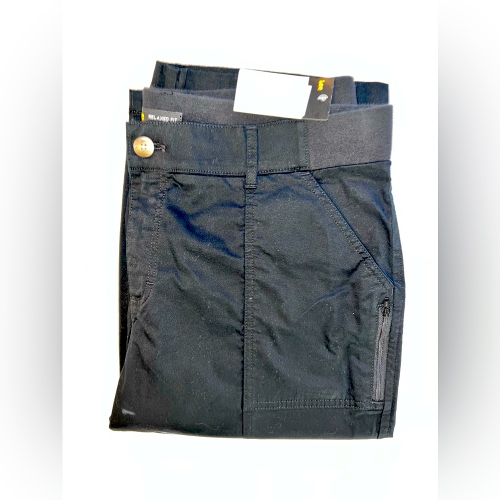 Lee Relaxed Fit 17” Inseam Black Cargo Skimmer. 18W